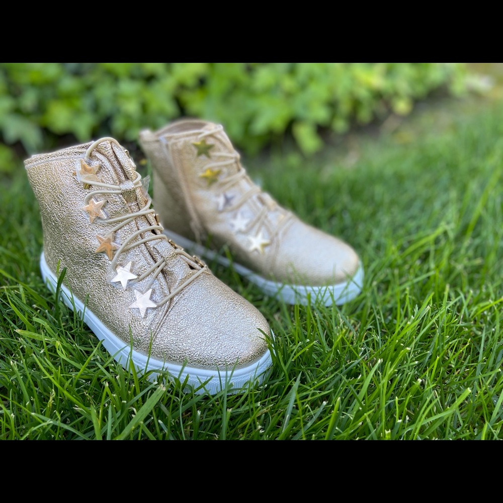Katy Perry Gold Sneakers Girls size 3 and 4 NWT